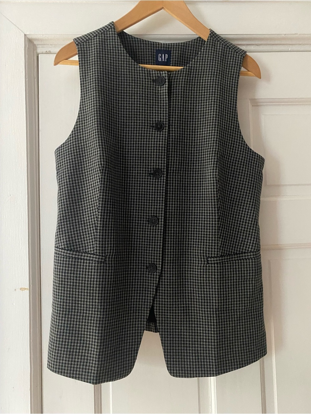 GAP Women's Black & Gray Houndstooth Button Down Vest